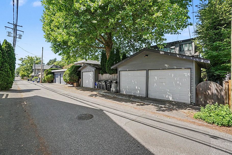 1868 W 15th Avenue Vancouver, BC - 26