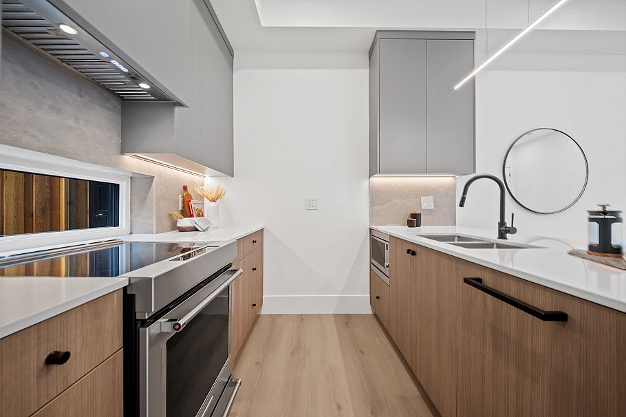 2545 E 2nd Avenue Vancouver, BC - 22