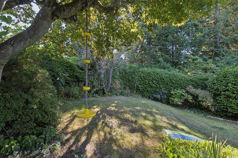 915 Wentworth Avenue North Vancouver, BC - 2