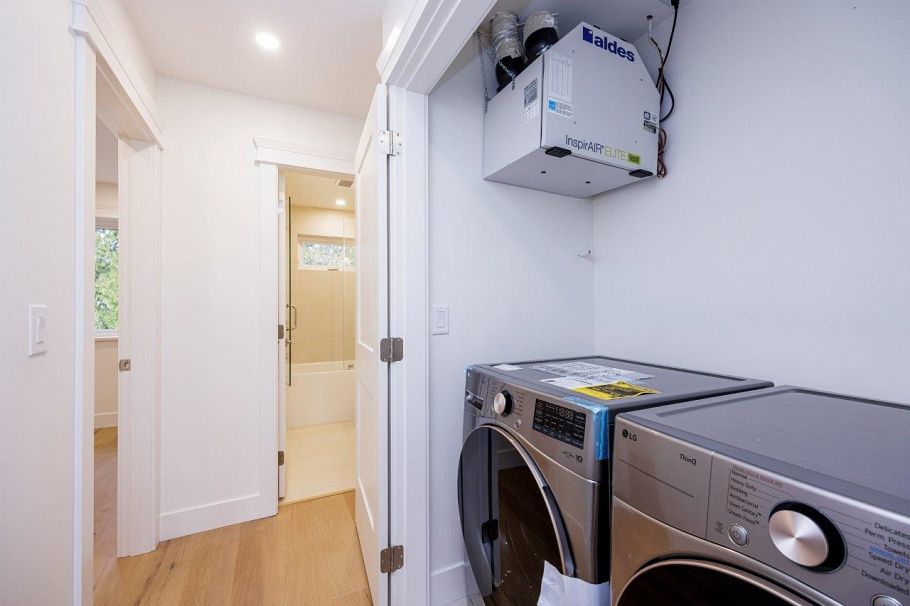 254 E 18th Street North Vancouver, BC - 33