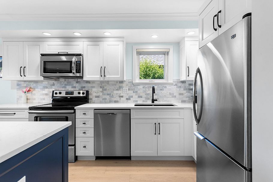 1121 St. Andrews Avenue North Vancouver, BC - 14