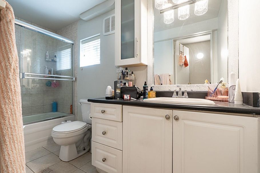 2873 E 54th Avenue Vancouver, BC - 12