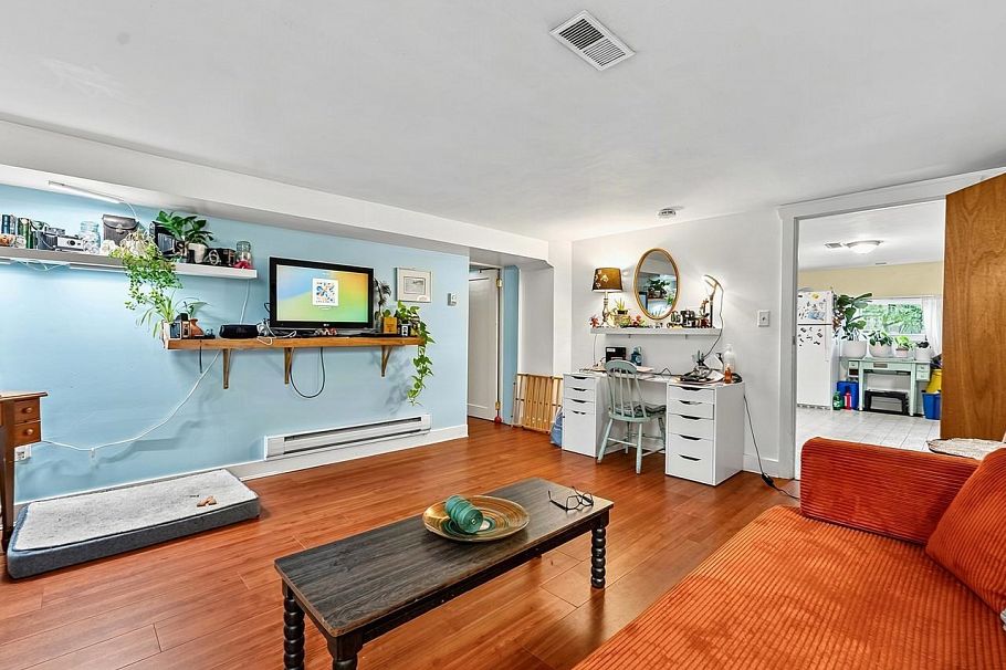 2521 Kitchener Street Vancouver, BC - 20