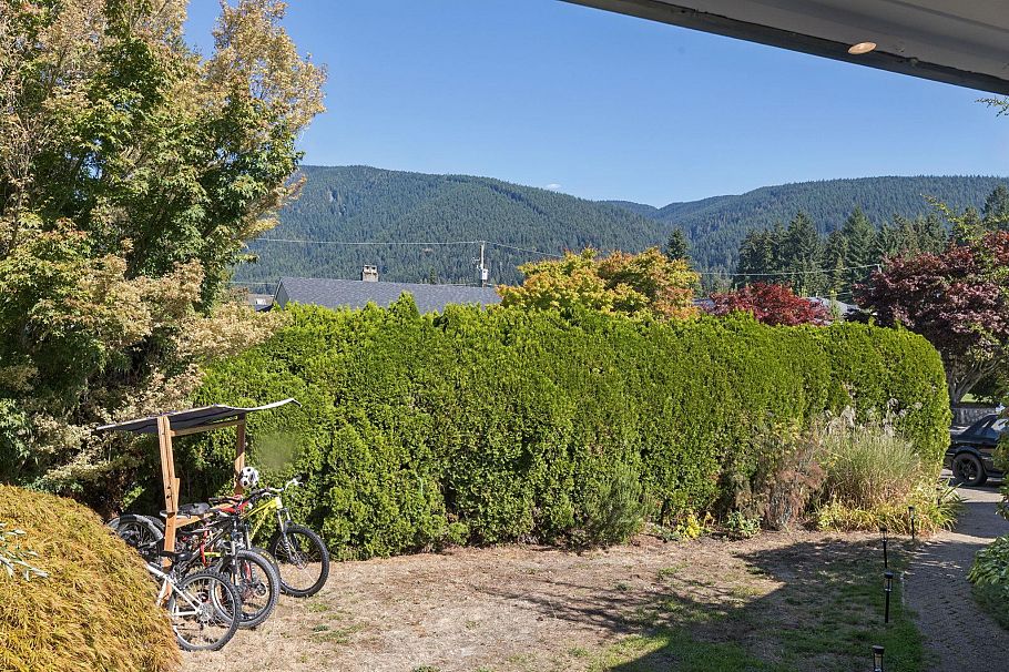 915 Wentworth Avenue North Vancouver, BC - 11