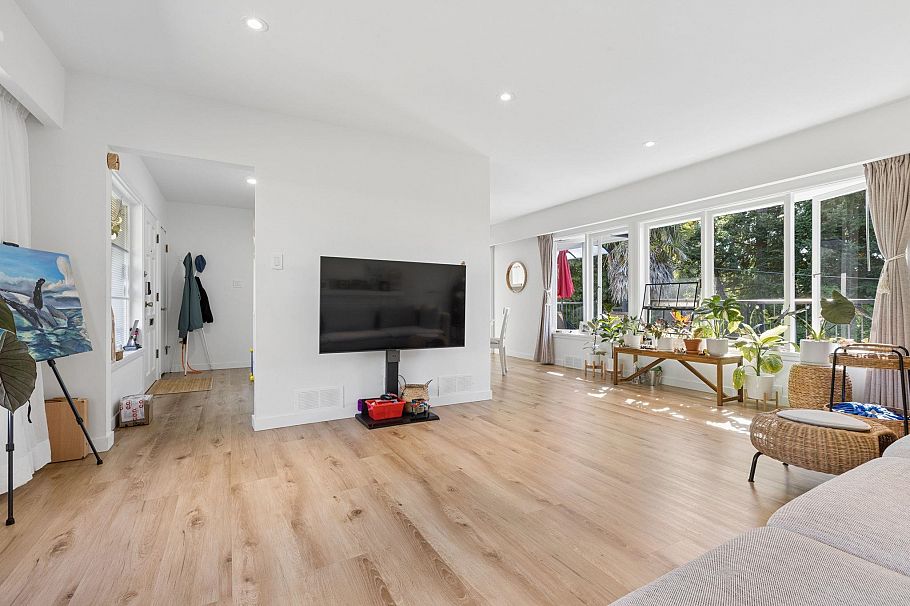 915 Wentworth Avenue North Vancouver, BC - 9