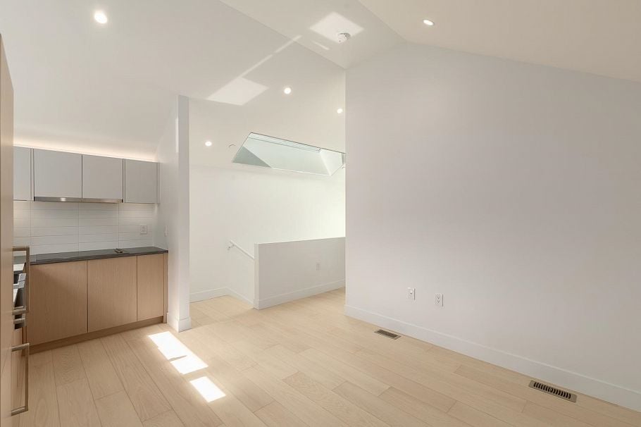 22 W 14th Avenue Vancouver, BC - 6