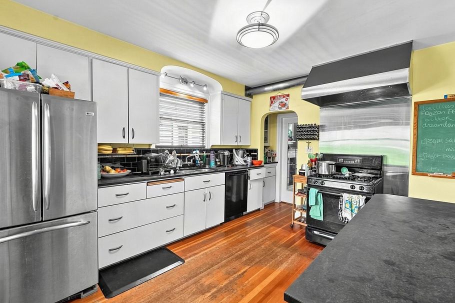 2521 Kitchener Street Vancouver, BC - 7