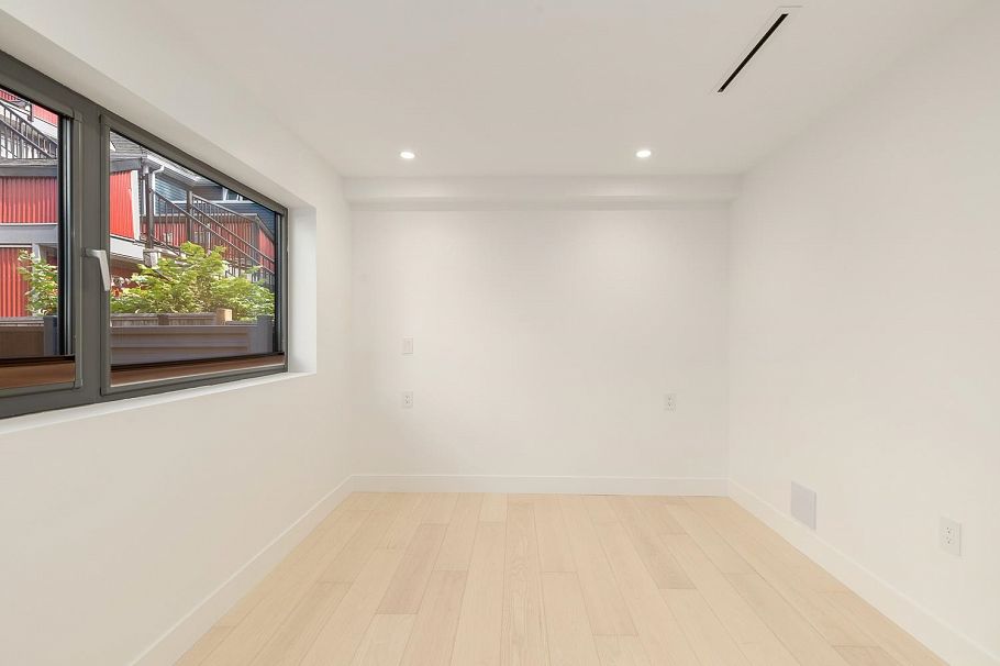 22 W 14th Avenue Vancouver, BC - 12