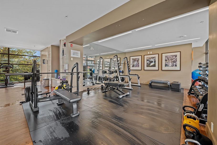 215 3606 Aldercrest Drive North Vancouver, BC - 26