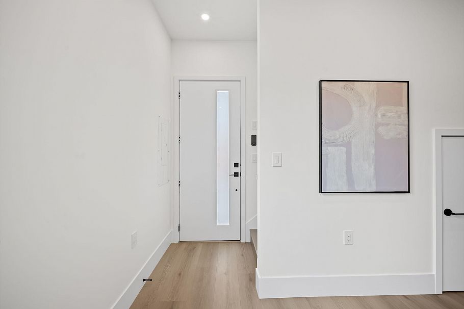 2545 E 2nd Avenue Vancouver, BC - 6