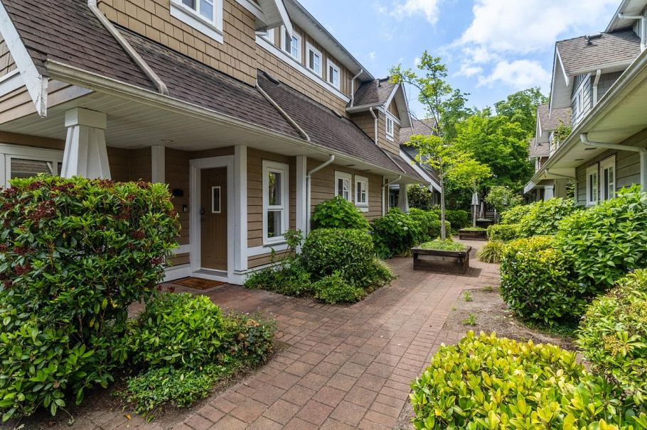 25 2688 Mountain Highway North Vancouver, BC - 24