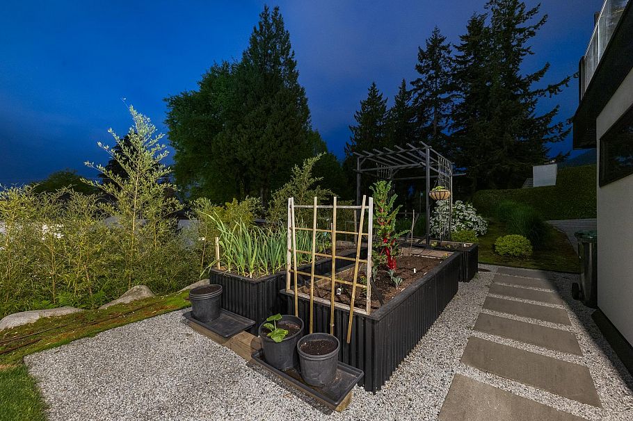 255 Sandringham Crescent North Vancouver, BC - 38