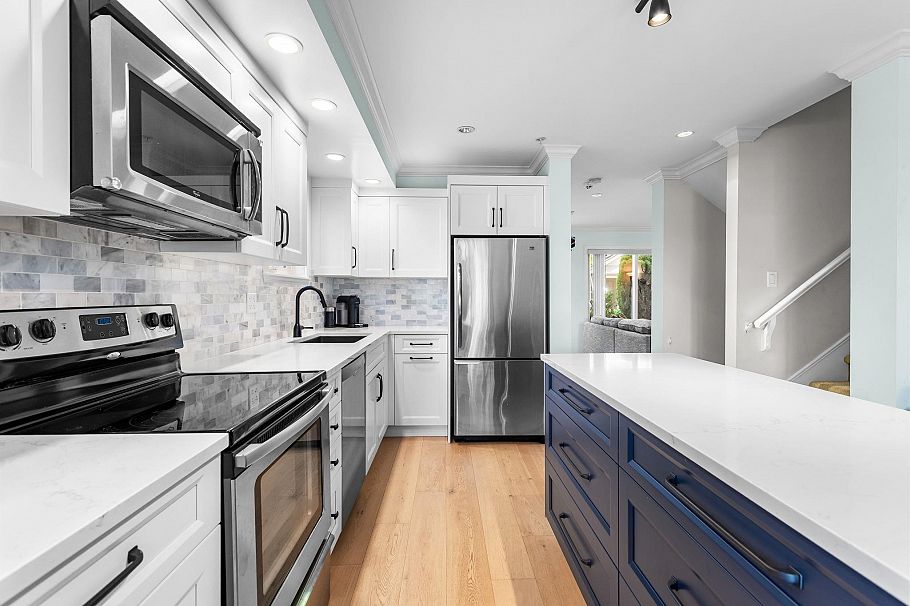 1121 St. Andrews Avenue North Vancouver, BC - 13