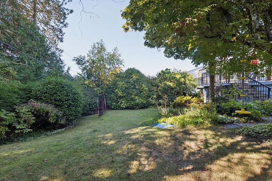 915 Wentworth Avenue North Vancouver, BC - 18
