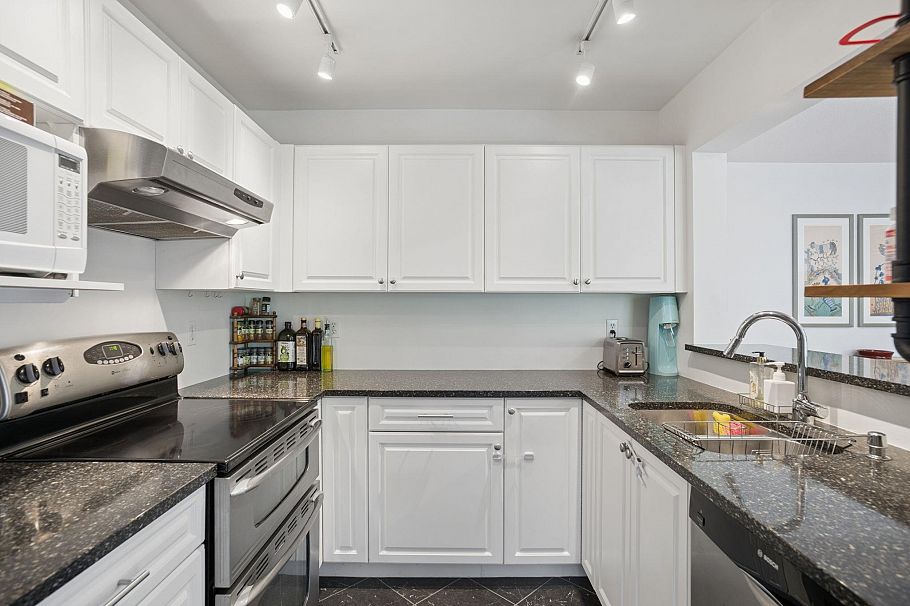 N302 628 W 13th Avenue Vancouver, BC - 11