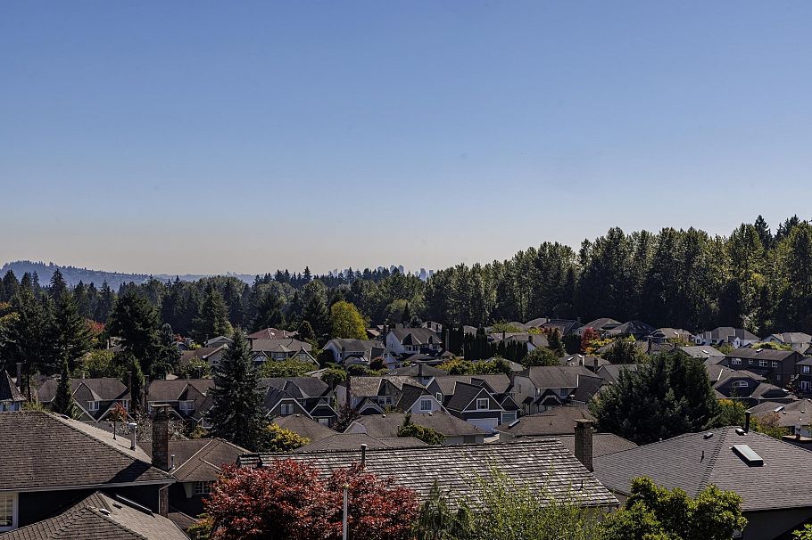 557 Tempe Crescent North Vancouver, BC - 3