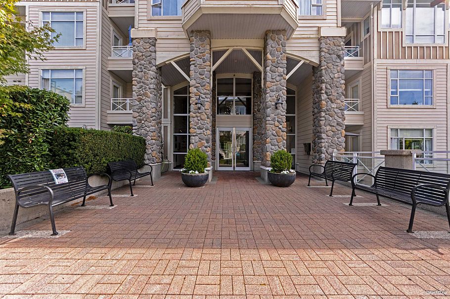 405 3625 Windcrest Drive North Vancouver, BC - 24