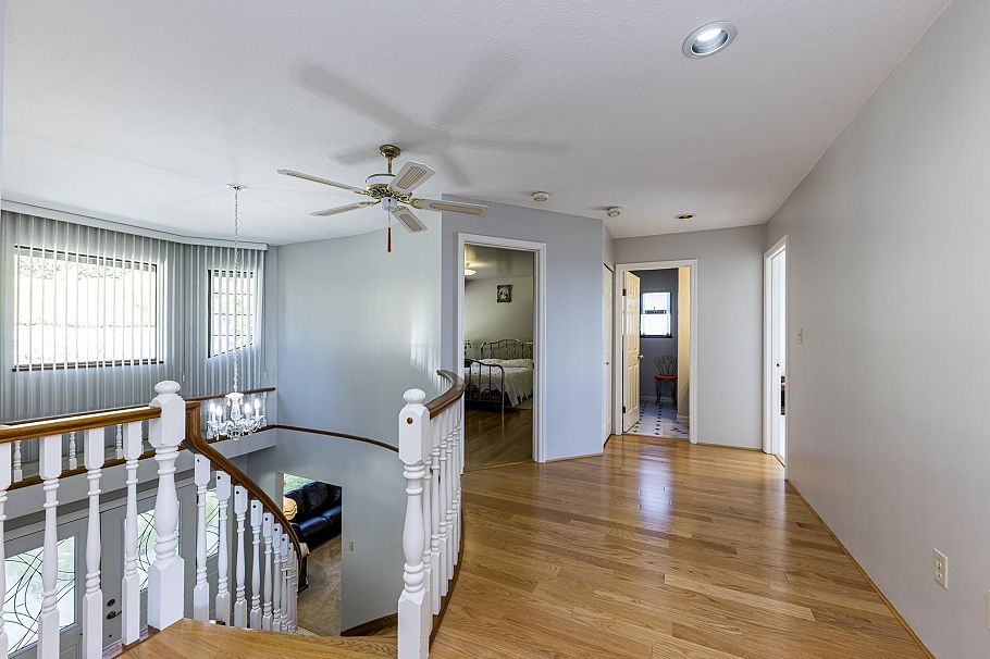 557 Tempe Crescent North Vancouver, BC - 21