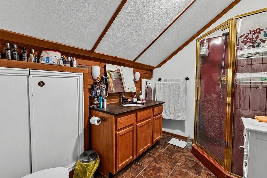 2521 Kitchener Street Vancouver, BC - 18