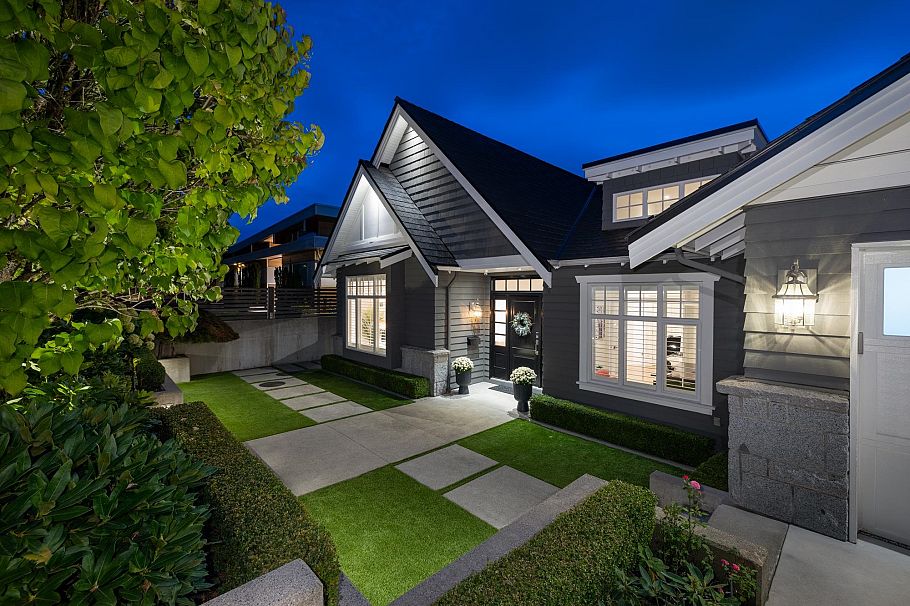 977 Melbourne Avenue North Vancouver, BC - 2