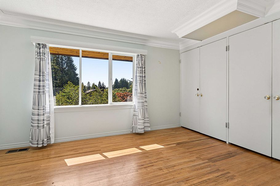 788 E 26th Street North Vancouver, BC - 26