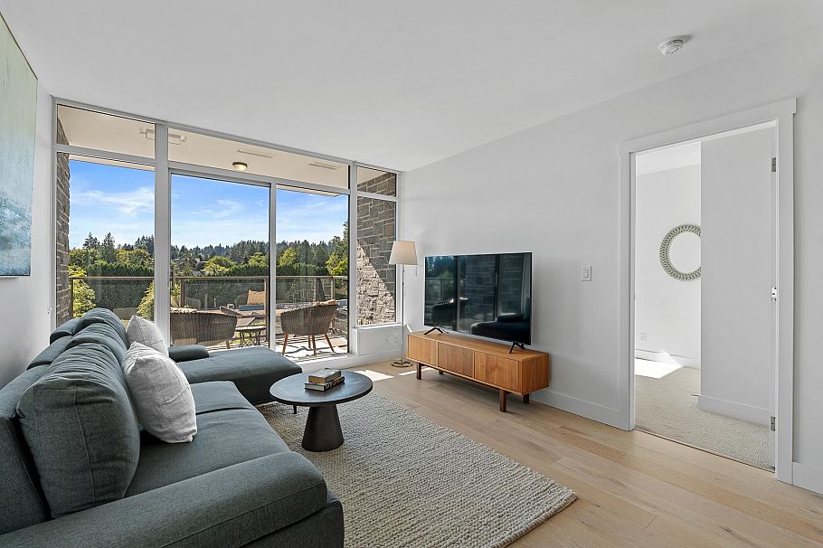 404 1210 E 27th Street North Vancouver, BC - 5