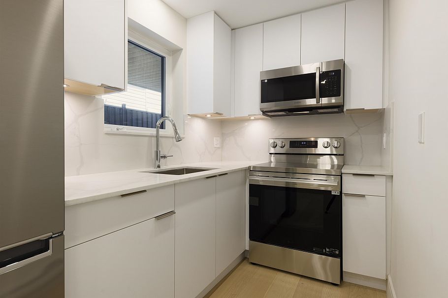 2066 E 1st Avenue Vancouver, BC - 20