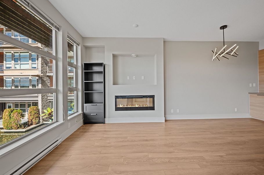 215 3606 Aldercrest Drive North Vancouver, BC - 12