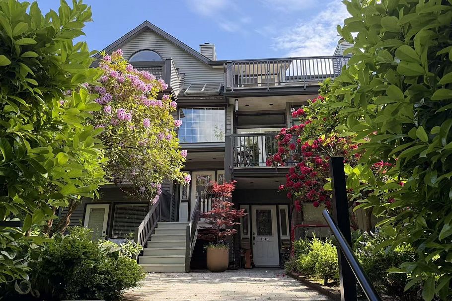 1868 W 15th Avenue Vancouver, BC - 1