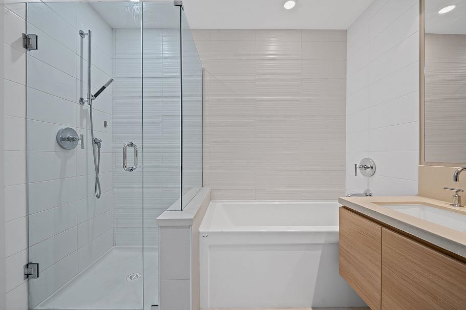 215 3606 Aldercrest Drive North Vancouver, BC - 24