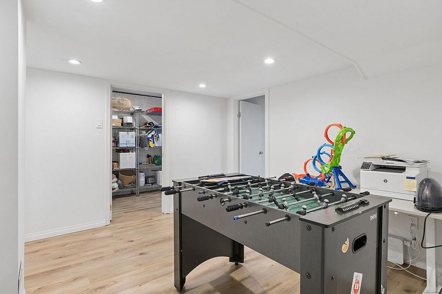 915 Wentworth Avenue North Vancouver, BC - 30