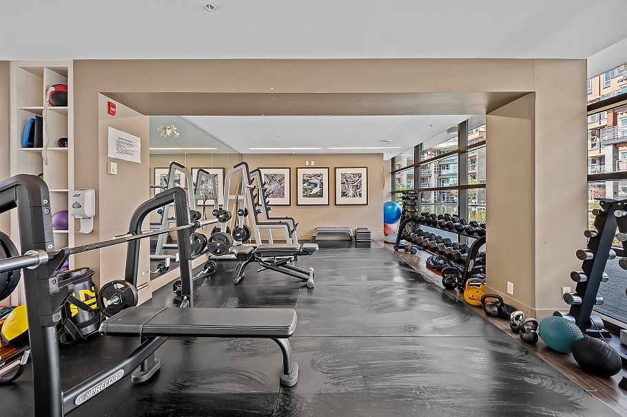 215 3606 Aldercrest Drive North Vancouver, BC - 25