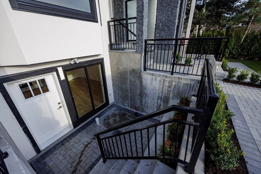 254 E 18th Street North Vancouver, BC - 36