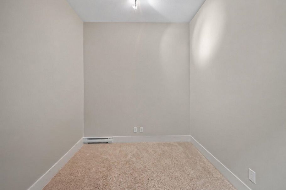 215 3606 Aldercrest Drive North Vancouver, BC - 22