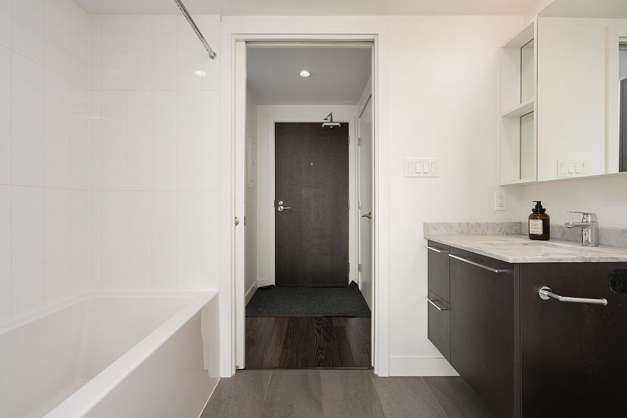 2405 8131 Nunavut Lane Vancouver, BC - 18