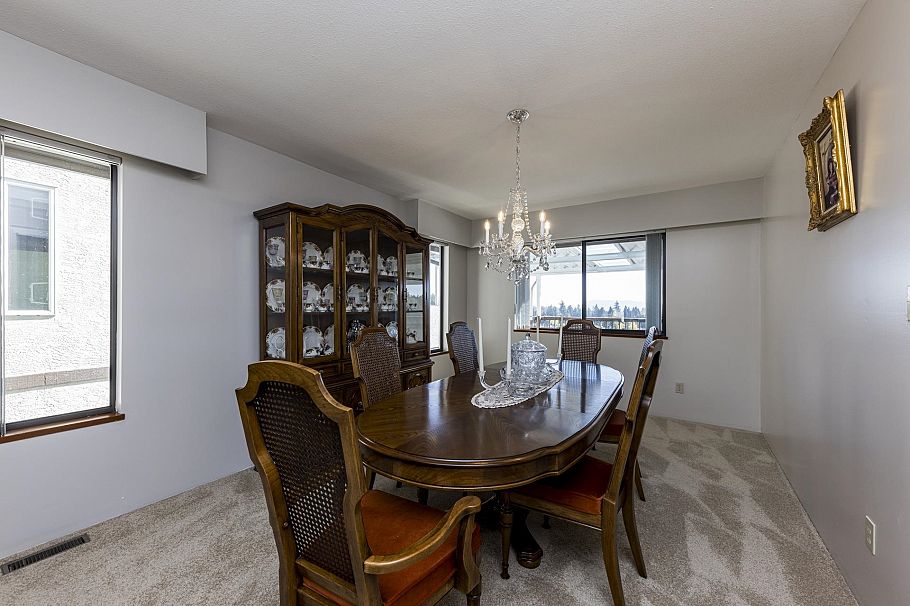 557 Tempe Crescent North Vancouver, BC - 7