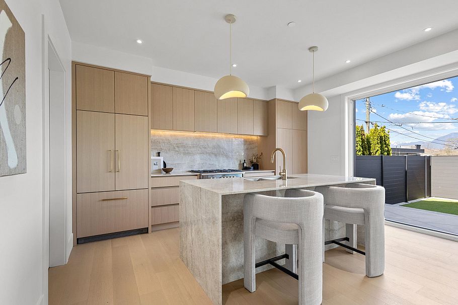 2 2425 Kitchener Street Vancouver, BC - 14