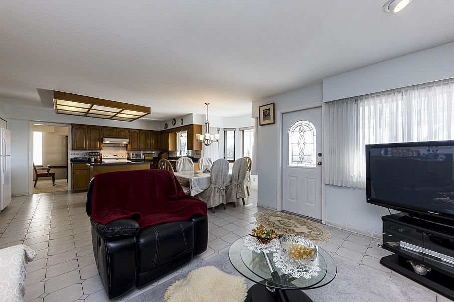 557 Tempe Crescent North Vancouver, BC - 12