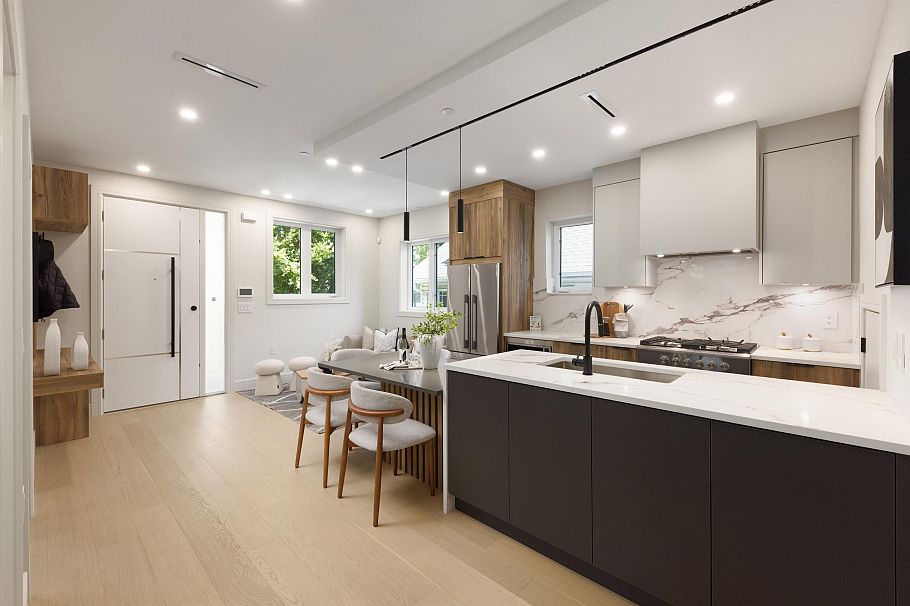 2066 E 1st Avenue Vancouver, BC - 8