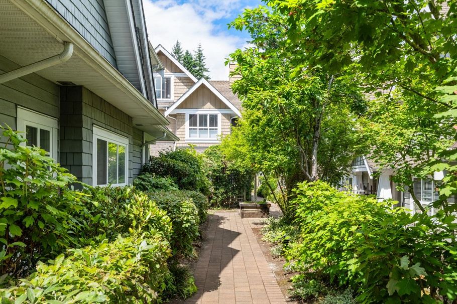 25 2688 Mountain Highway North Vancouver, BC - 25