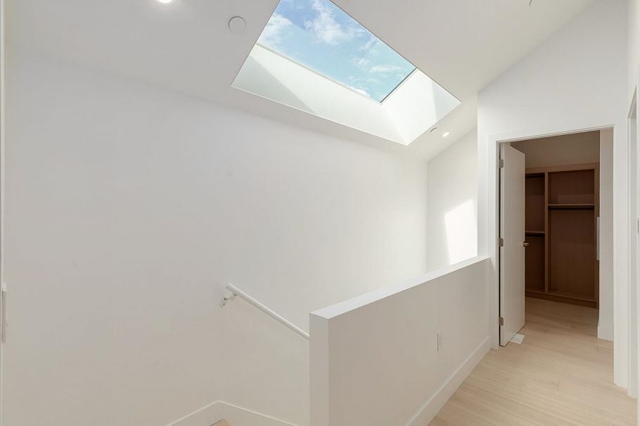 22 W 14th Avenue Vancouver, BC - 7