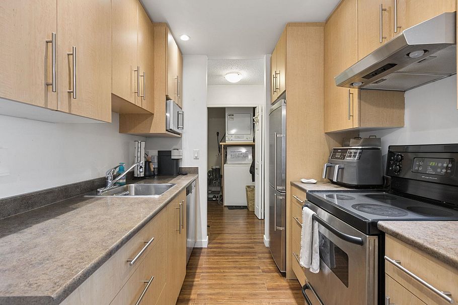 204 1155 Ross Rd North Vancouver, BC - 11