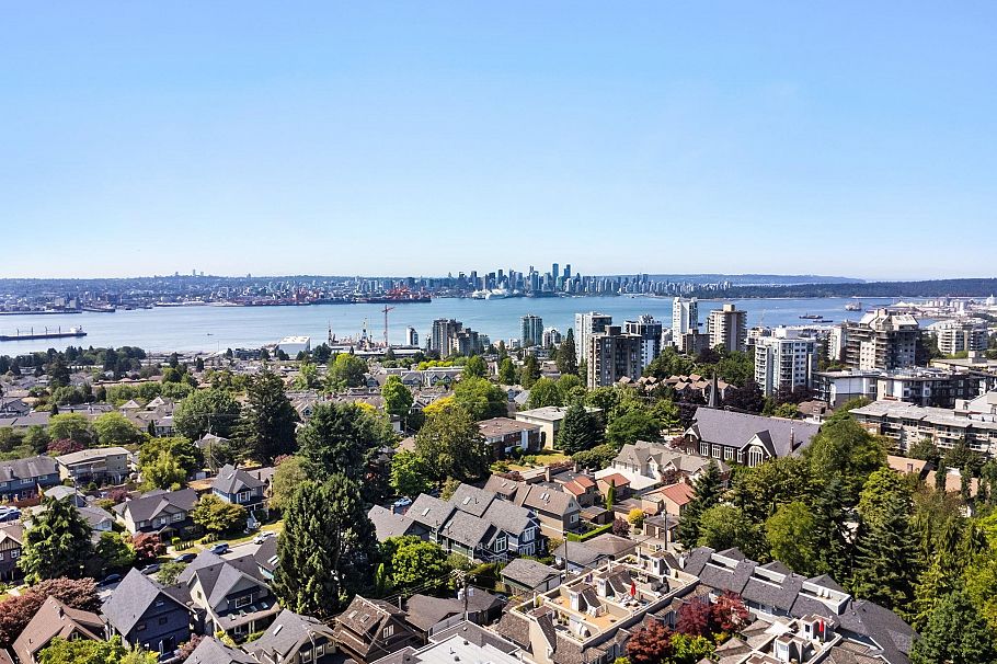 1121 St. Andrews Avenue North Vancouver, BC - 38