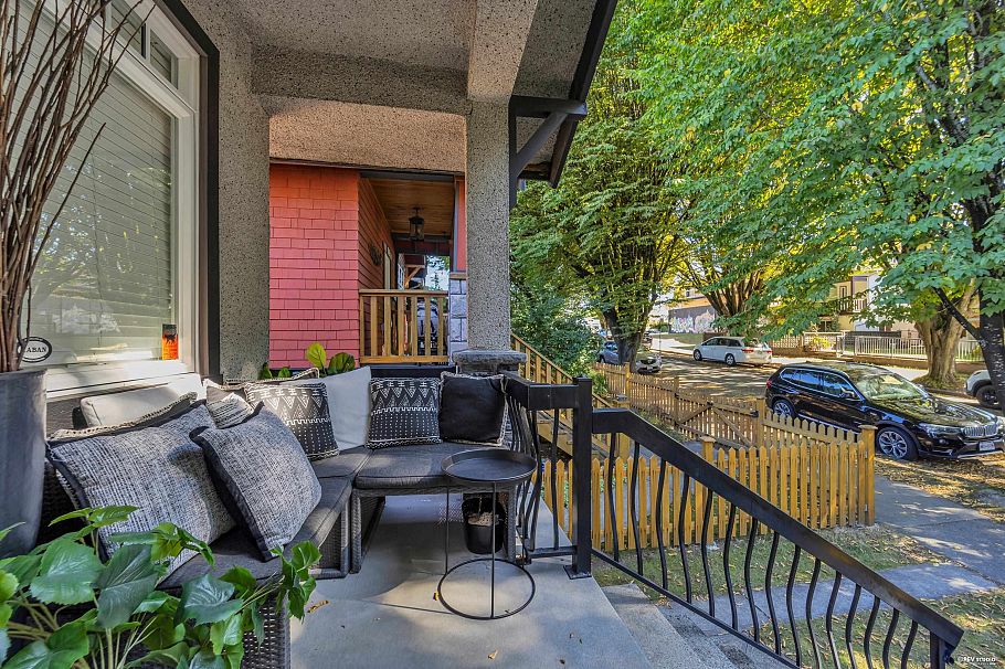 2317 Graveley Street Vancouver, BC - 2