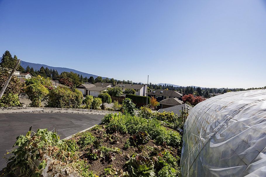 557 Tempe Crescent North Vancouver, BC - 34