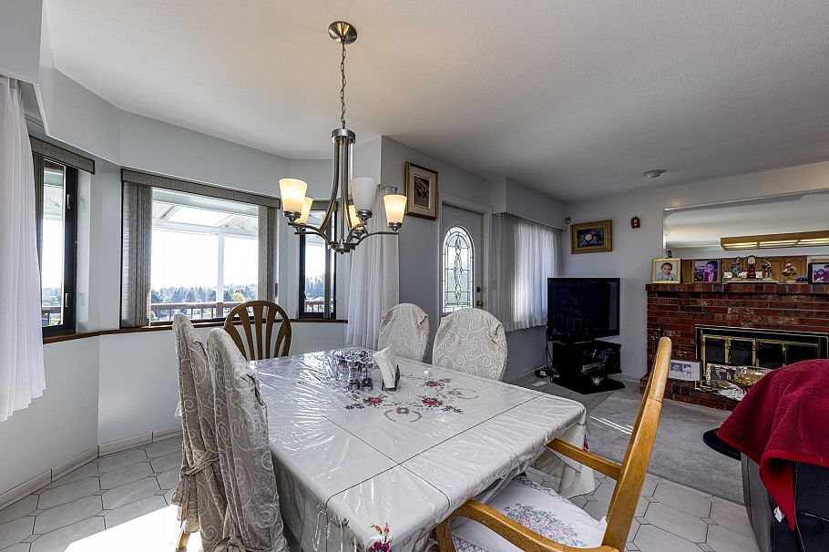 557 Tempe Crescent North Vancouver, BC - 15