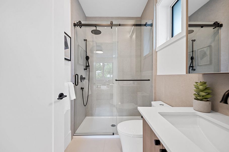 2545 E 2nd Avenue Vancouver, BC - 29