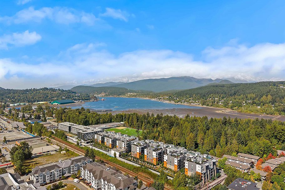 215 3606 Aldercrest Drive North Vancouver, BC - 29