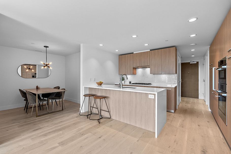 404 1210 E 27th Street North Vancouver, BC - 6