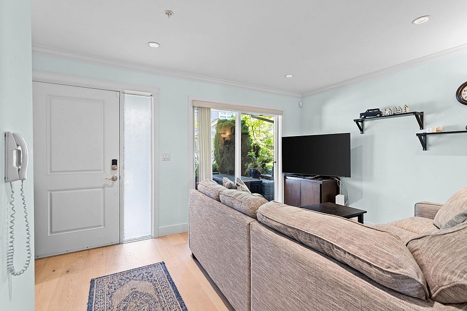 1121 St. Andrews Avenue North Vancouver, BC - 2